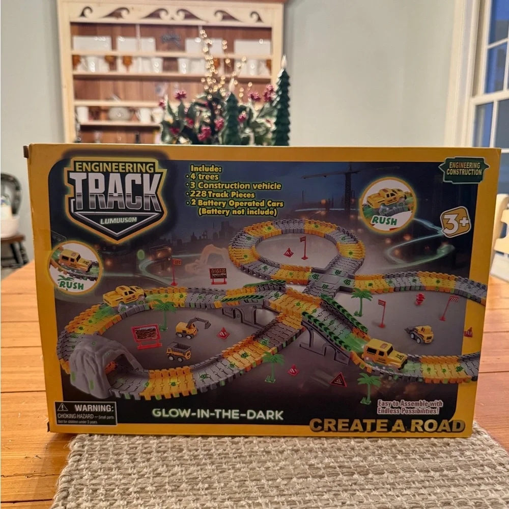 LUMUUSOM ENGINEERING TRACK Glow-in-the-Dark Kids Construction Track Set. NEW